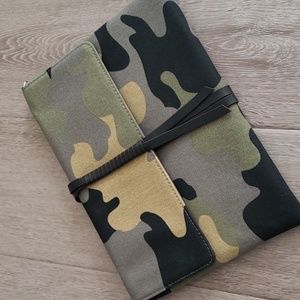 Bellamy Camo Clutch
